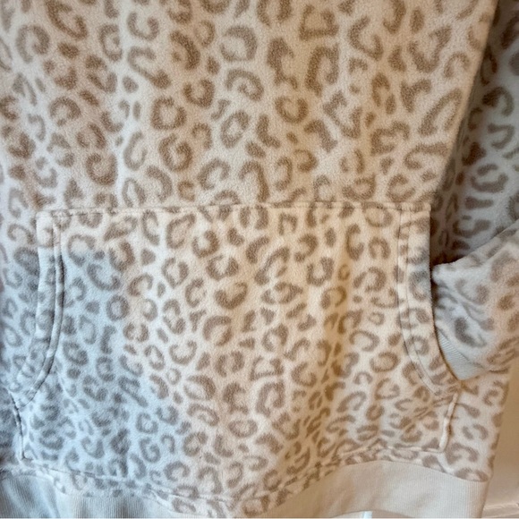Old Navy Leopard Print Fleece Hoodie - Picture 3 of 4